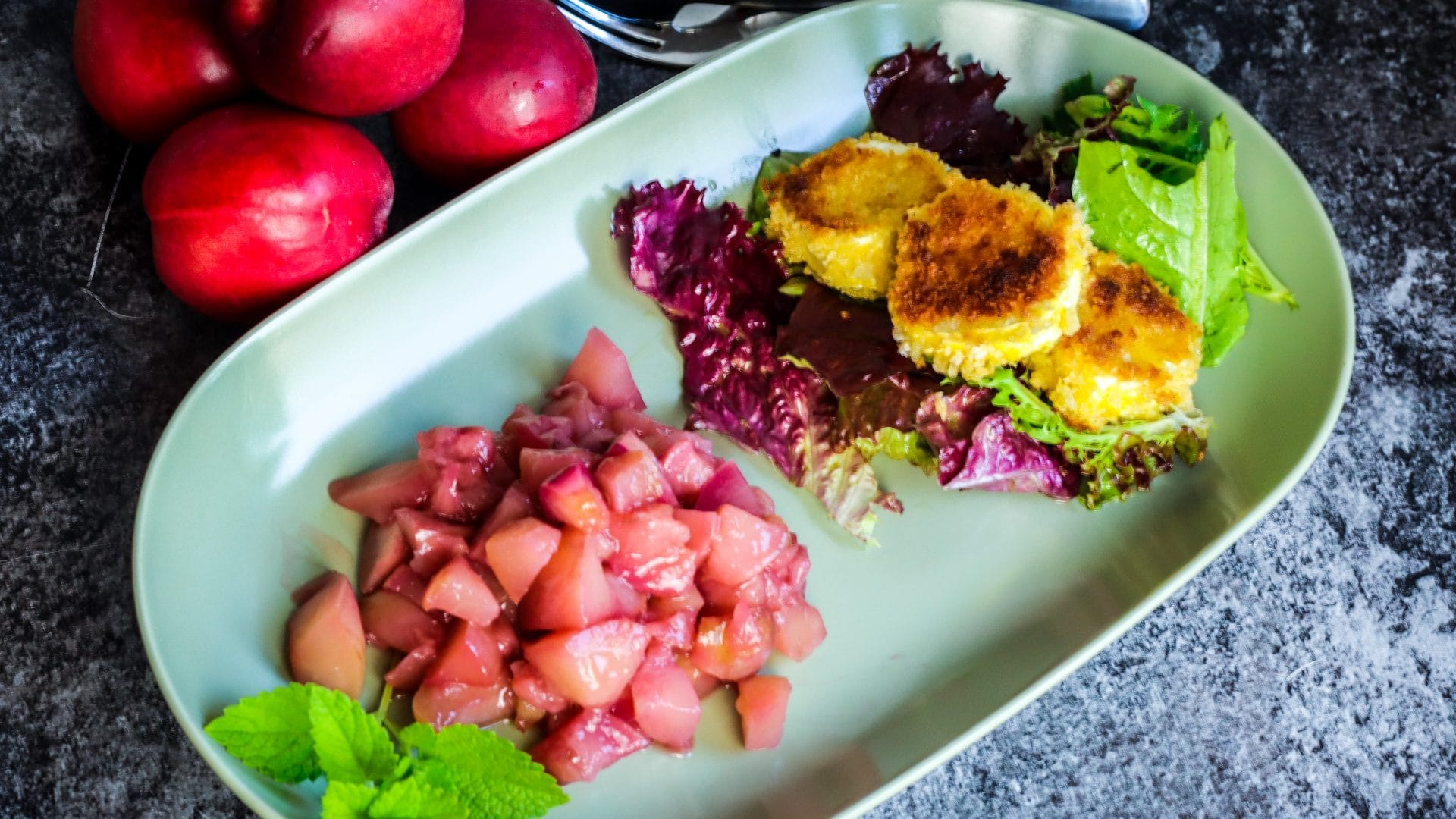 Rezept Panierter Ziegenkäse mit karamellisierten Nektarinen